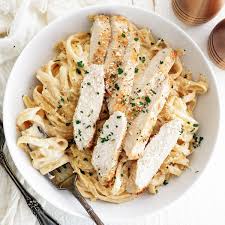 Fettuccini Alfredo with Grilled Chicken & Drink